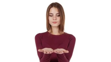 هرچه بیشتر بخواهی، بیشتر از آن دور می‌شوی